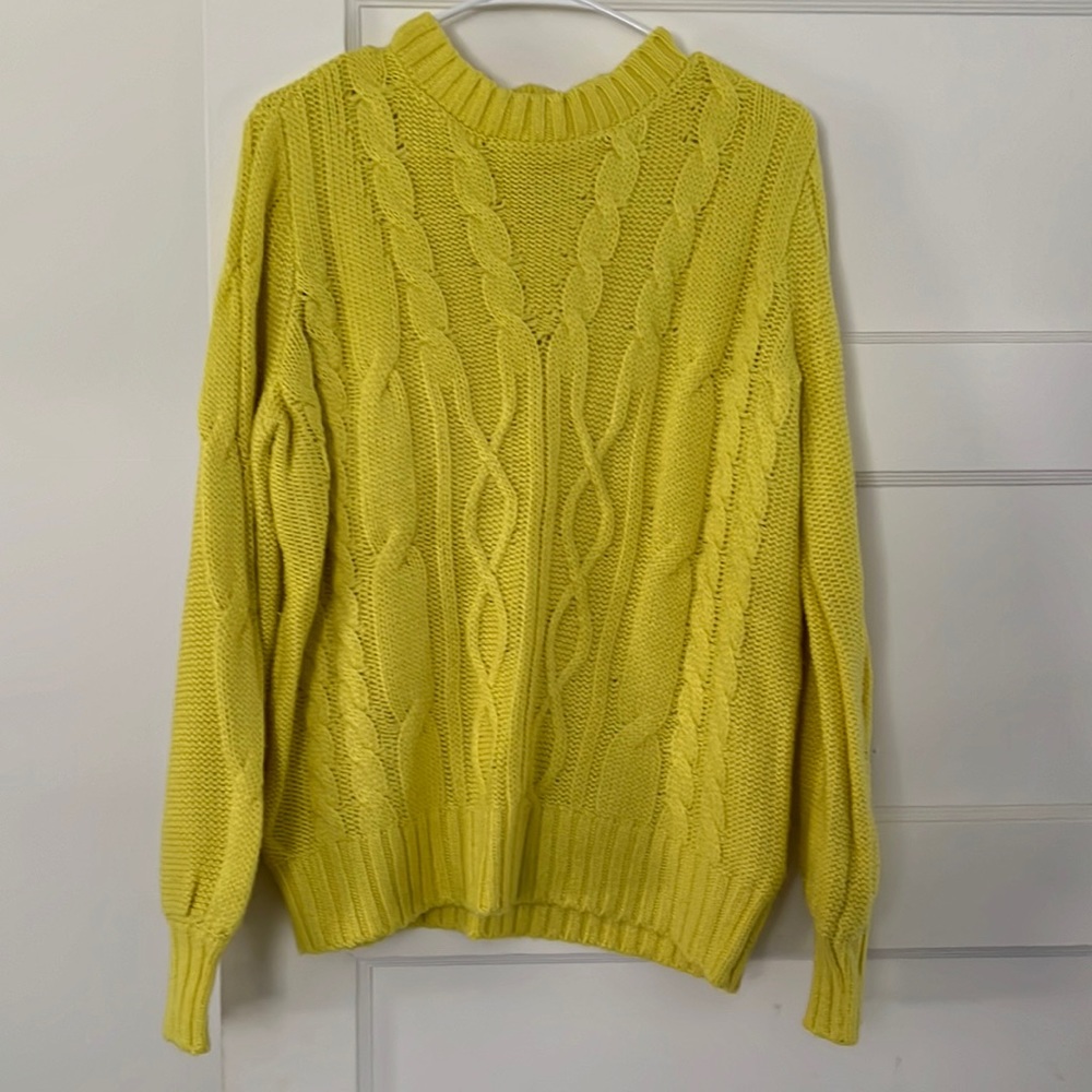 Crown & ivy yellow size M cable knit sweater